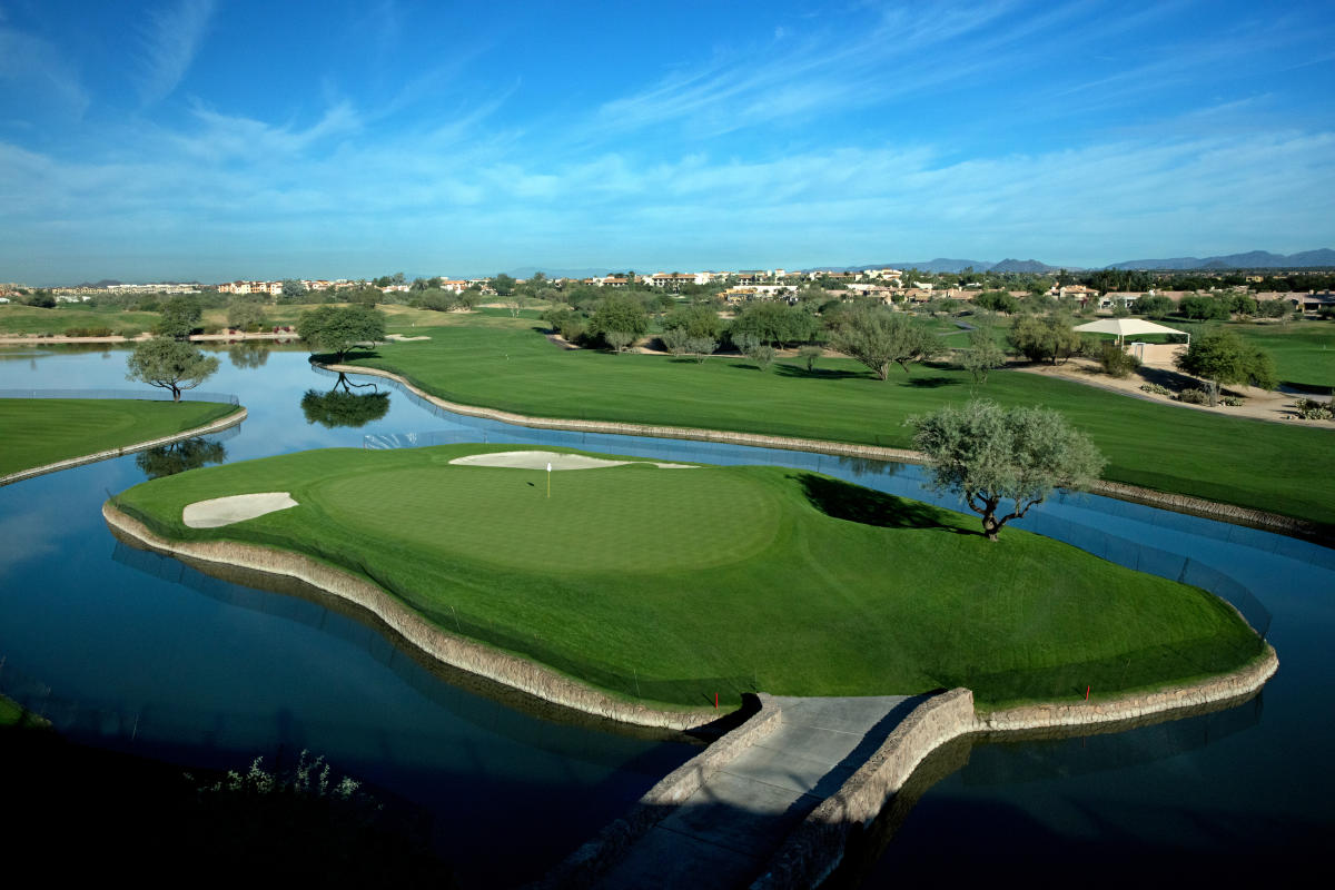 17th hole tpc scottsdale 0042