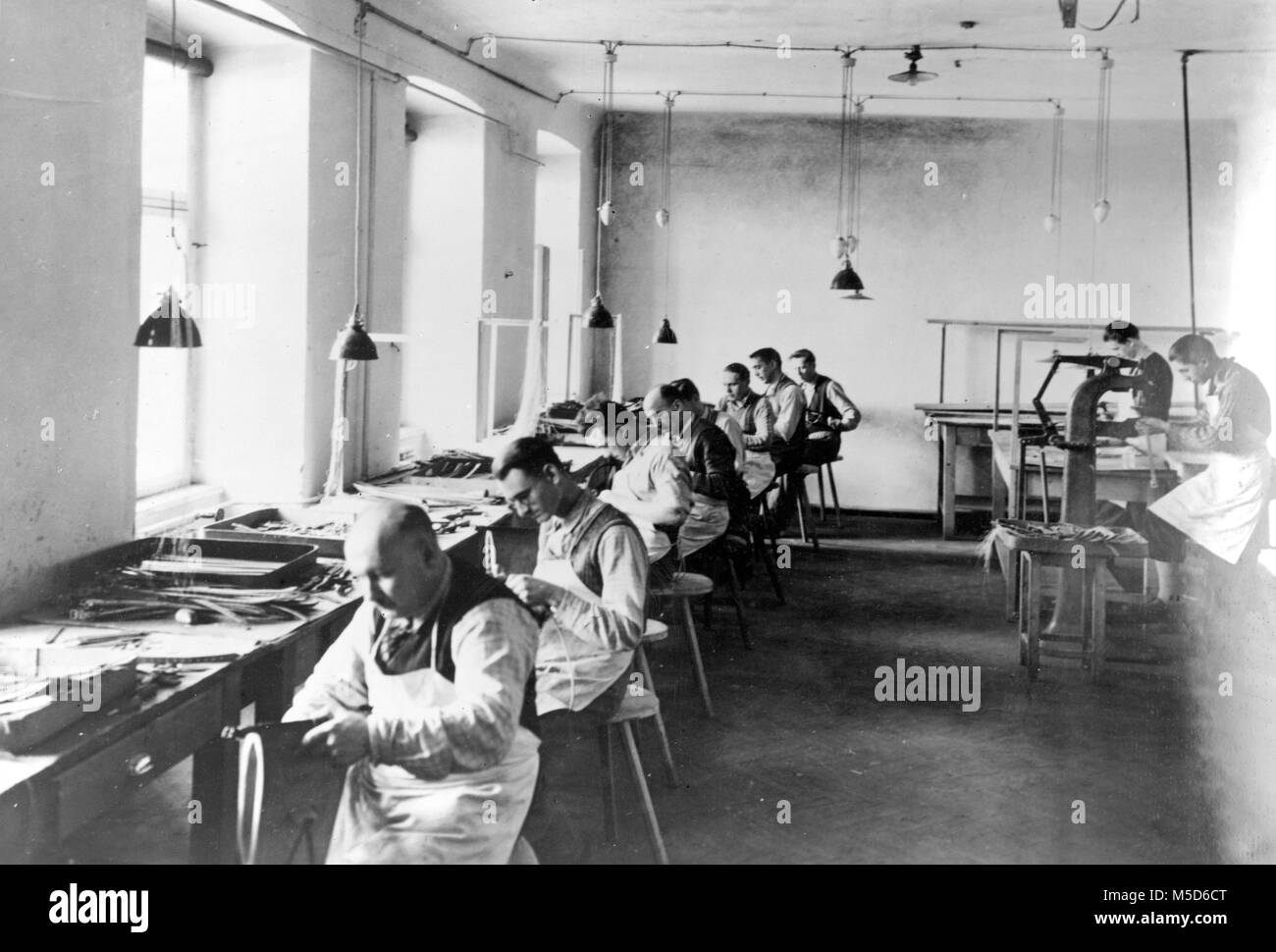 1920s skyscraper workers 0037
