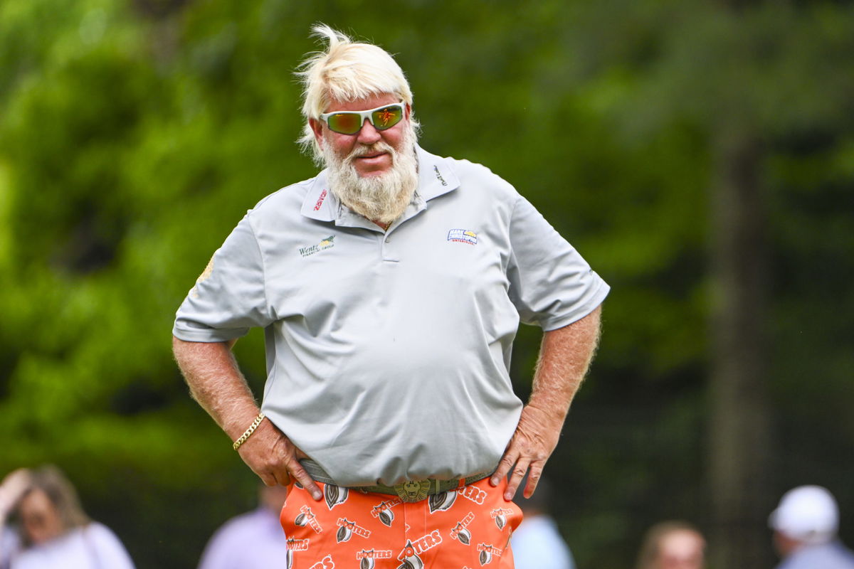 19th hole streaker 0035