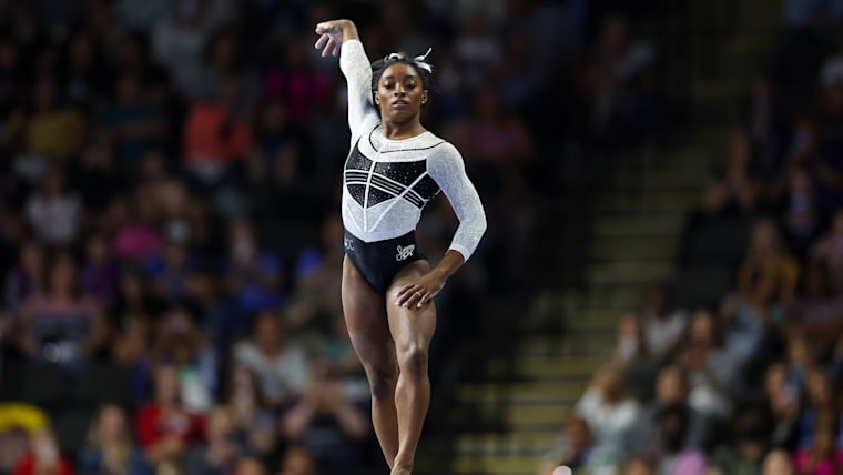 a picture of simone biles 0019