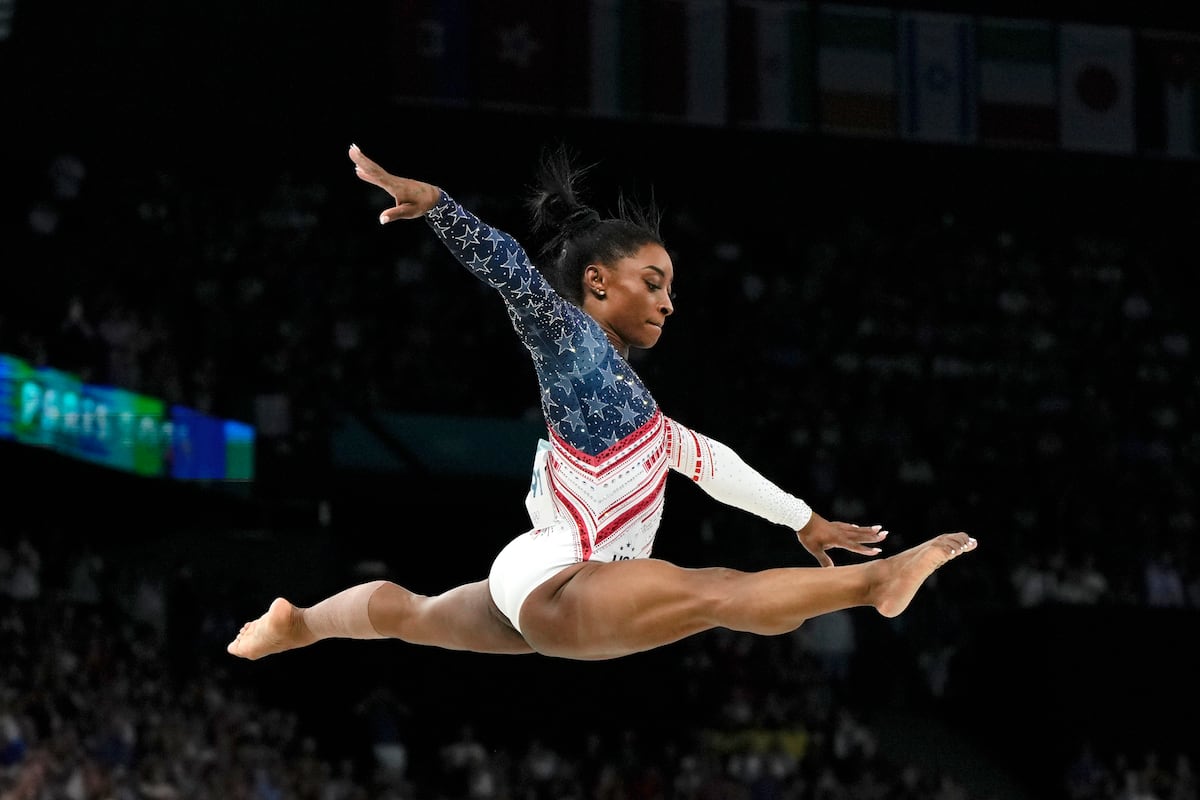 a picture of simone biles 0023