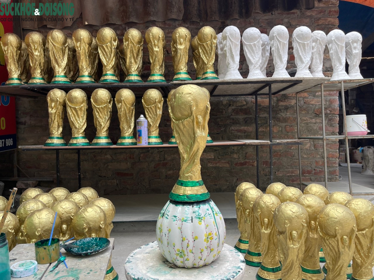 a picture of the world cup 0043