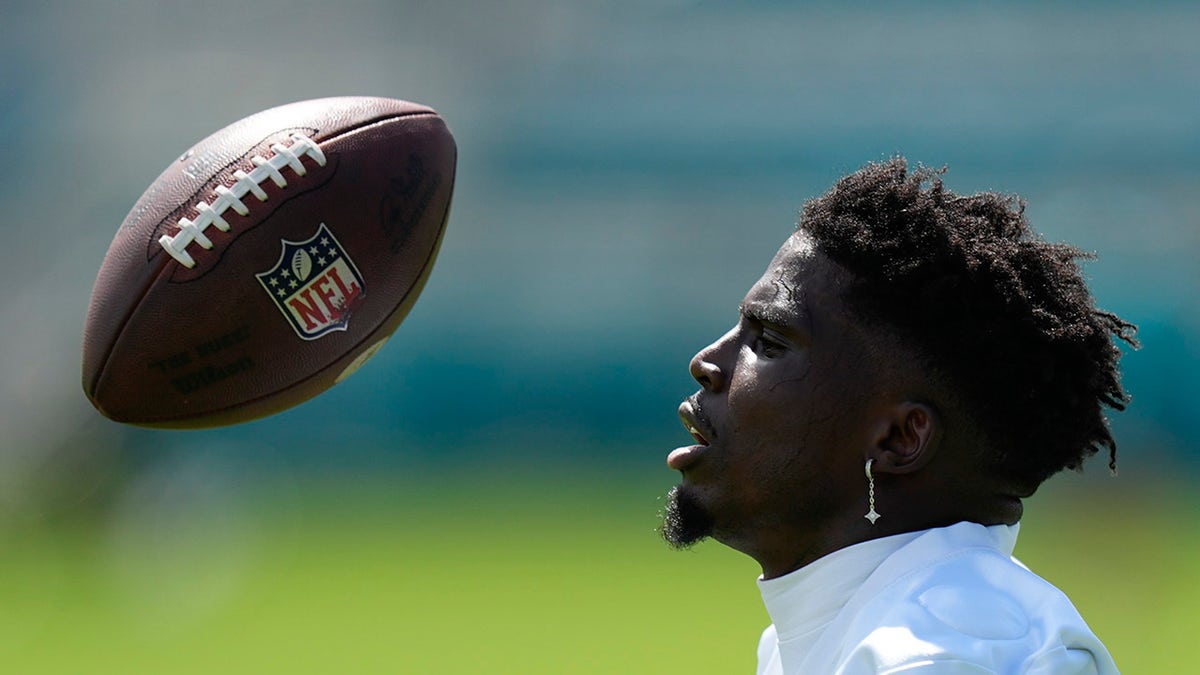 a picture of tyreek hill 0032