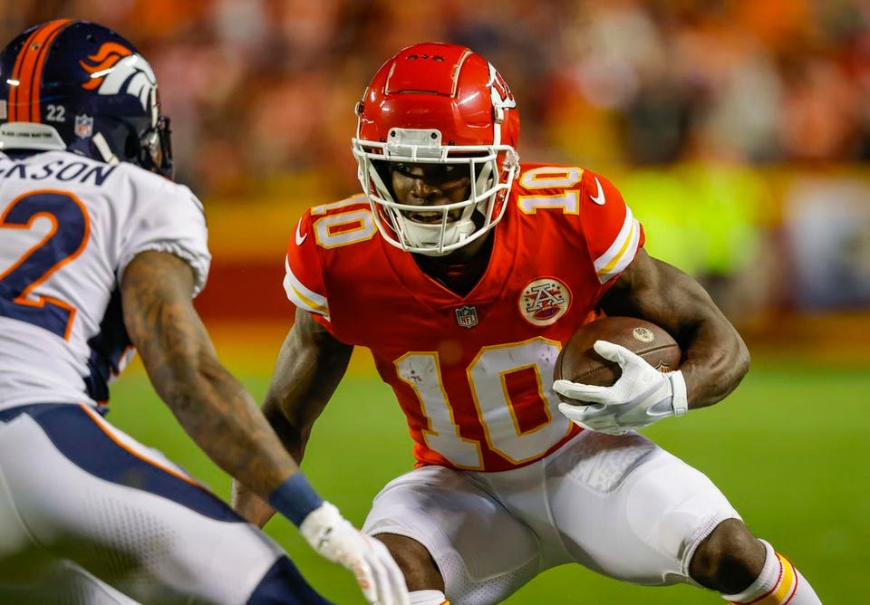 a picture of tyreek hill 0033