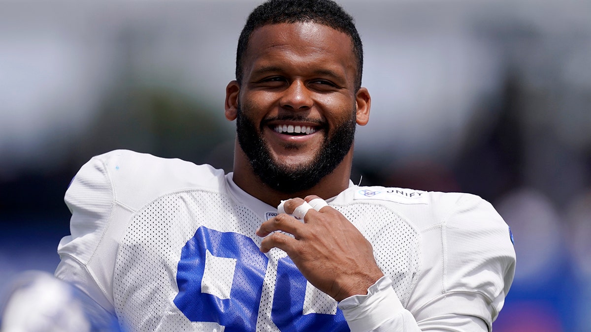 aaron donald images 0040