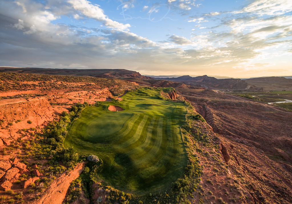 abstract golf imagery.