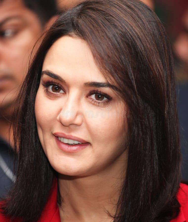 actress candid shots
