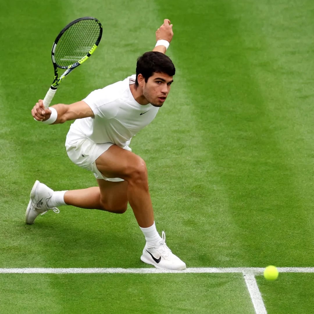 Alcaraz backhand vs Nadal