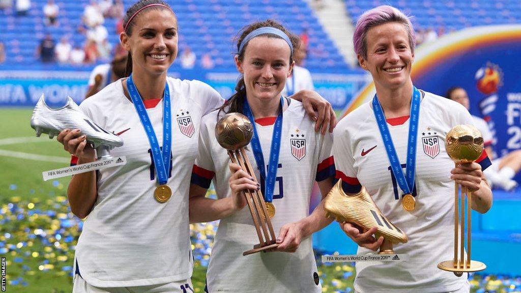 alex morgan and megan rapinoe 0016