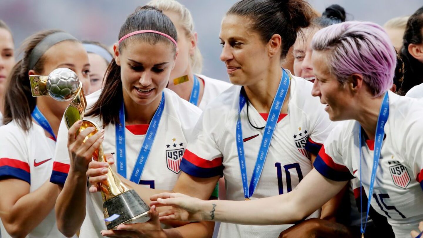 alex morgan and megan rapinoe 0033