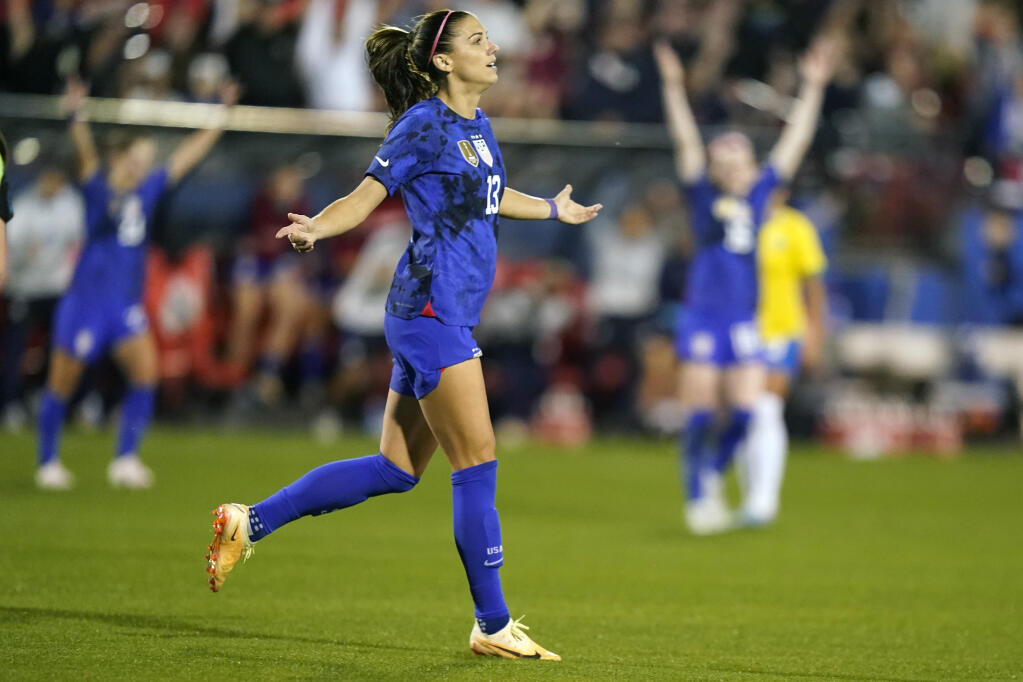 alex morgan and megan rapinoe 0034