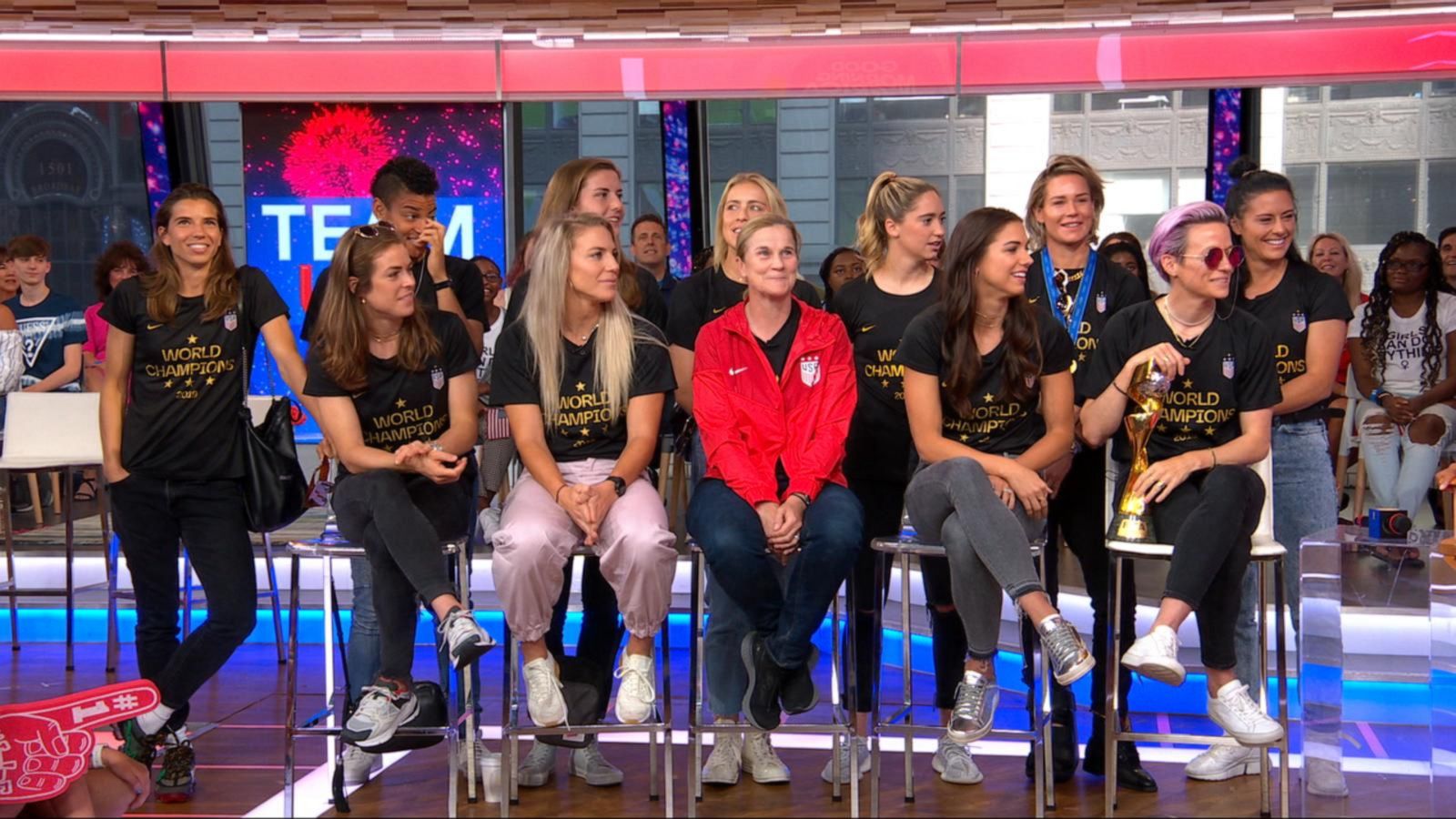 alex morgan and megan rapinoe 0037