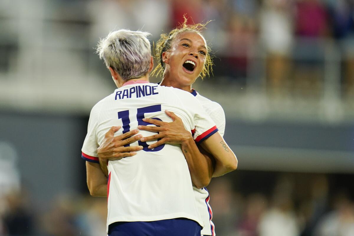 alex morgan and megan rapinoe 0048
