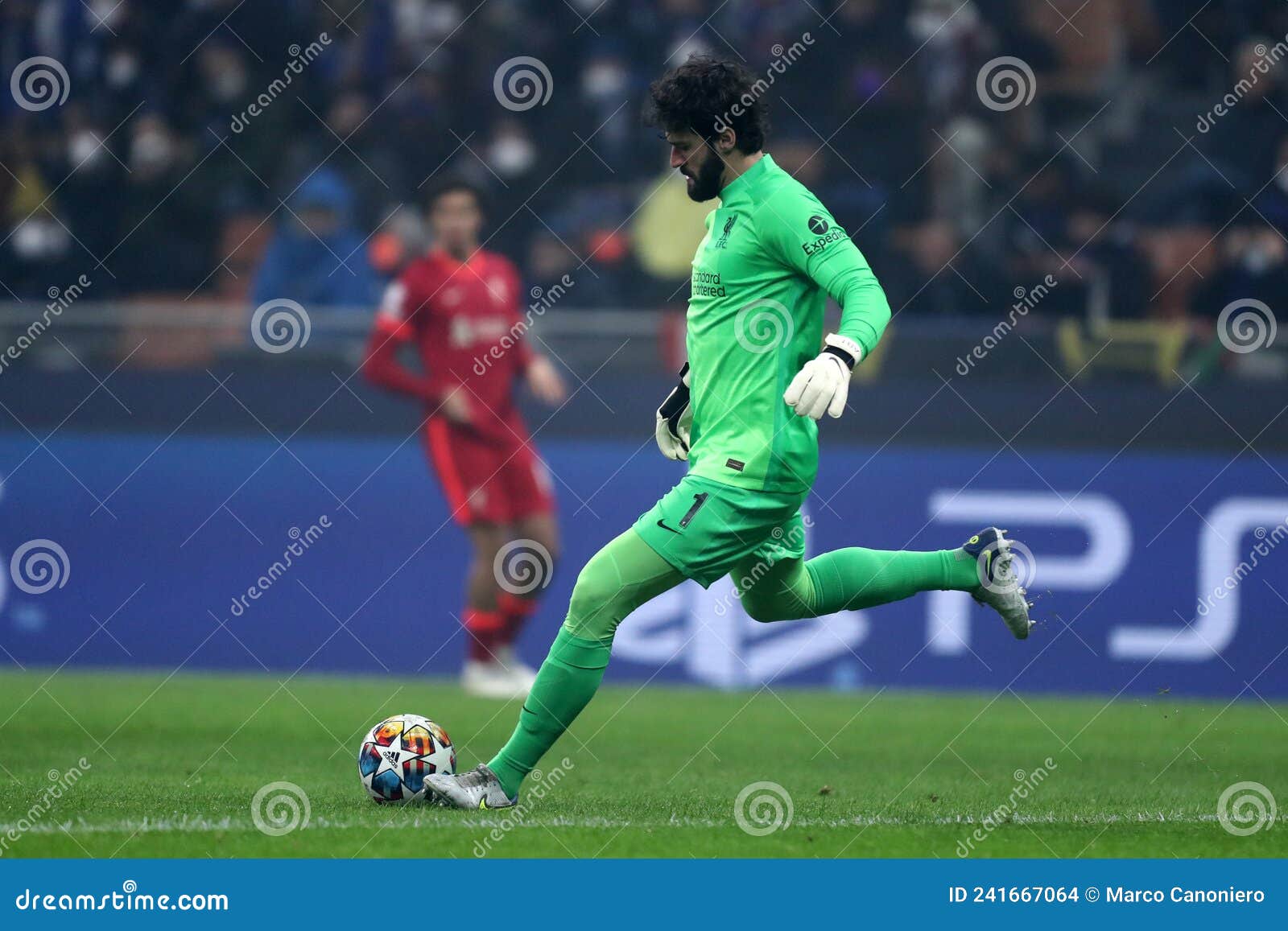 alisson becker 2022 0070
