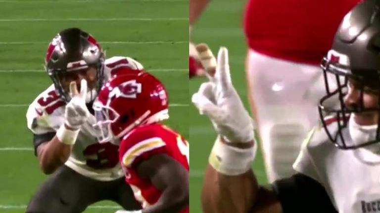 antoine winfield jr tyreek hill 0011