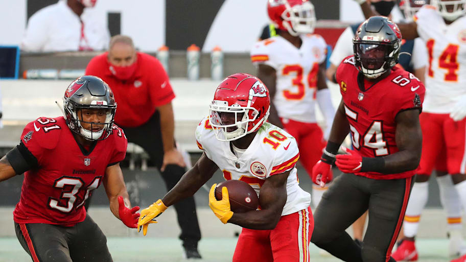 antoine winfield jr tyreek hill 0018