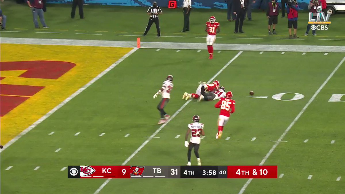 antoine winfield jr tyreek hill 0023