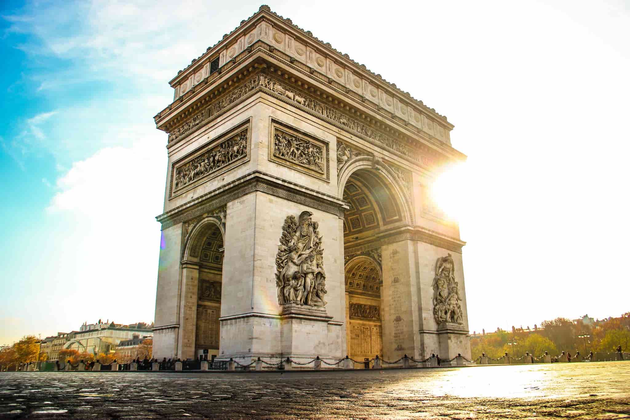 arc de triomphe iconic landmarks.