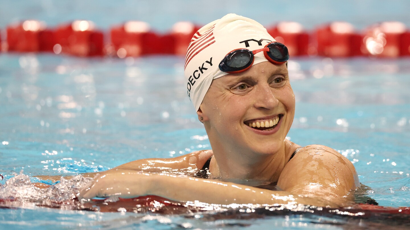best female swimmer 2023 0034