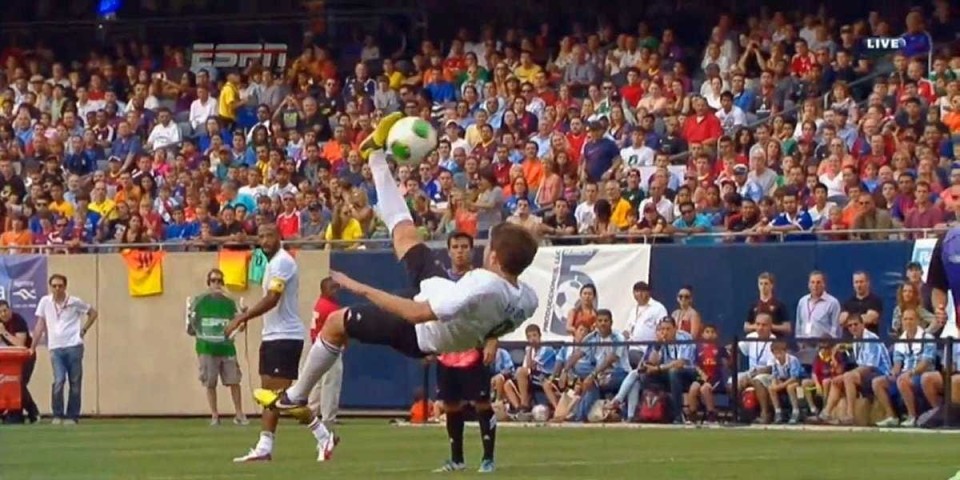 bicycle kick messi 0055