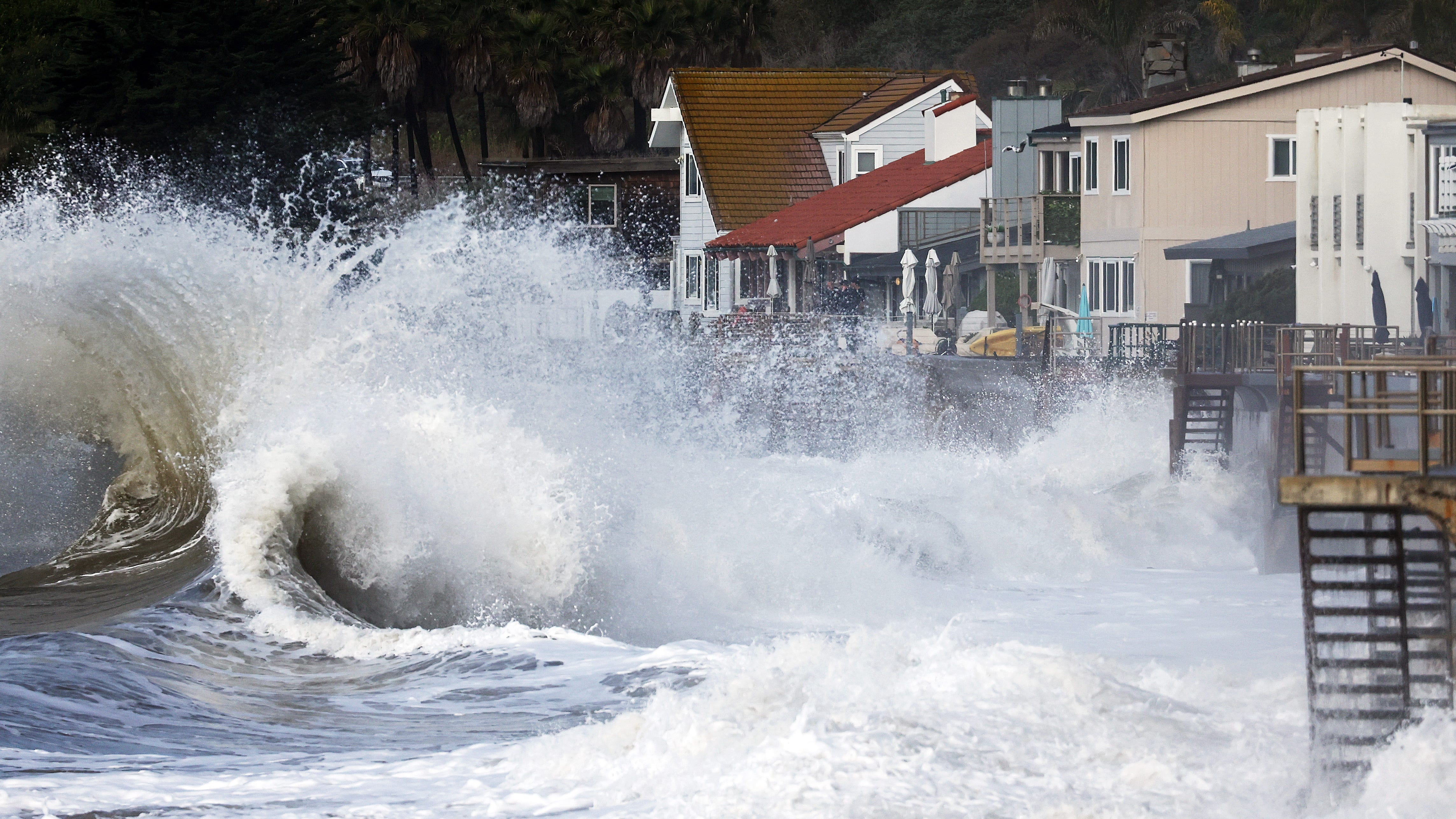 big waves in california 0011