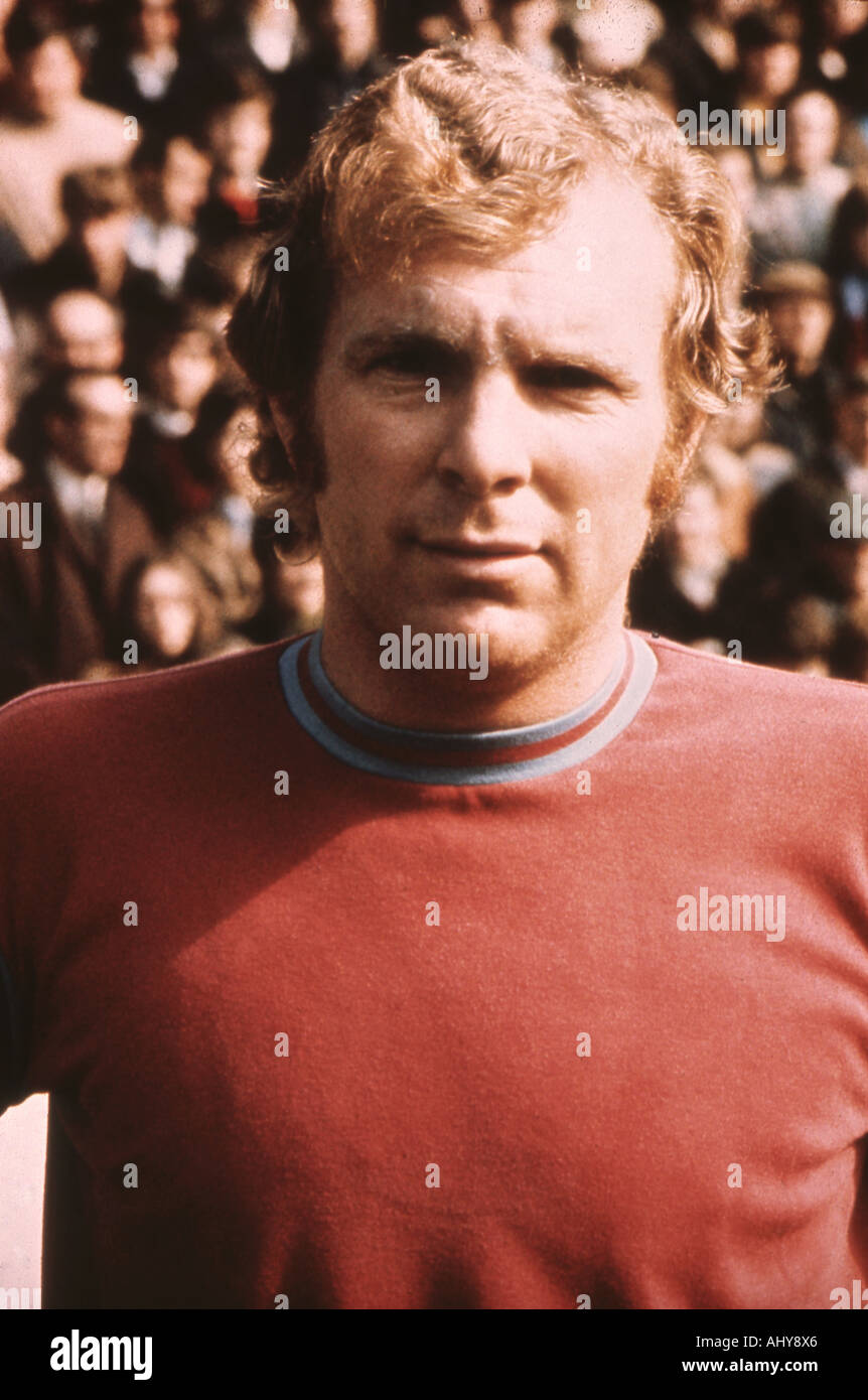bobby moore football 0011