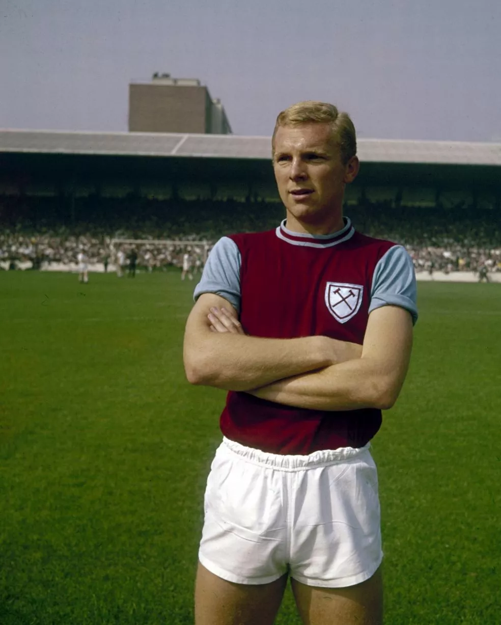 bobby moore football 0084