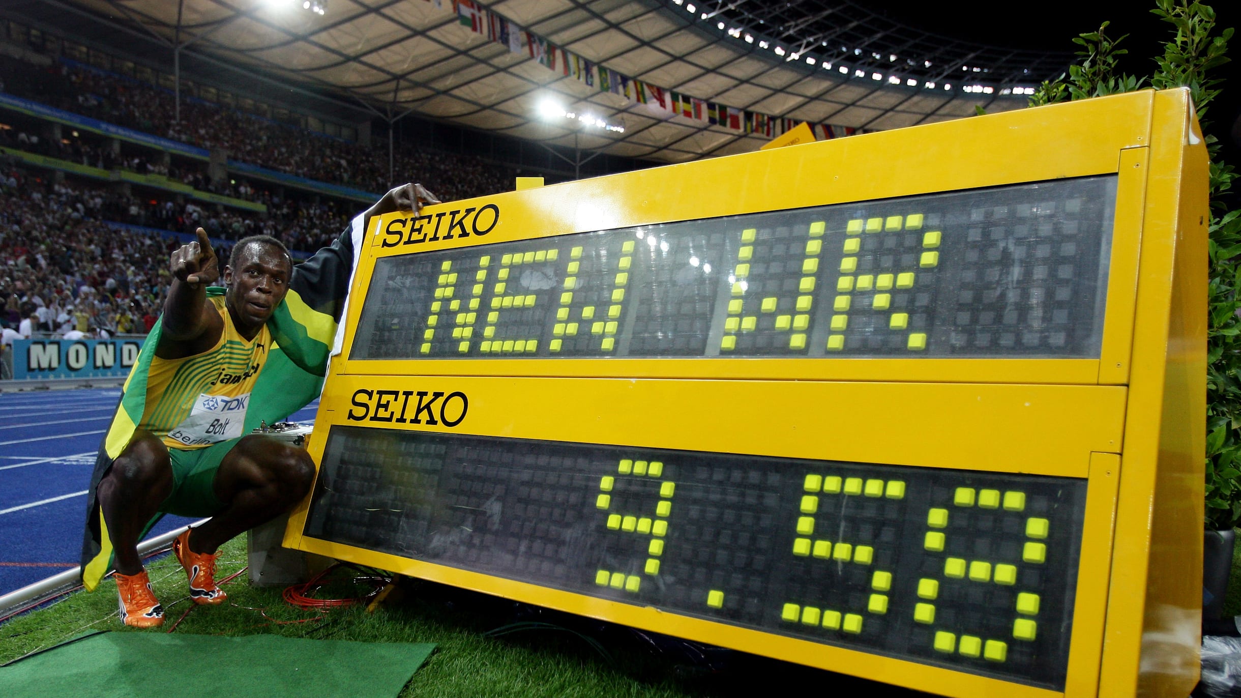 Bolt 200m world record time