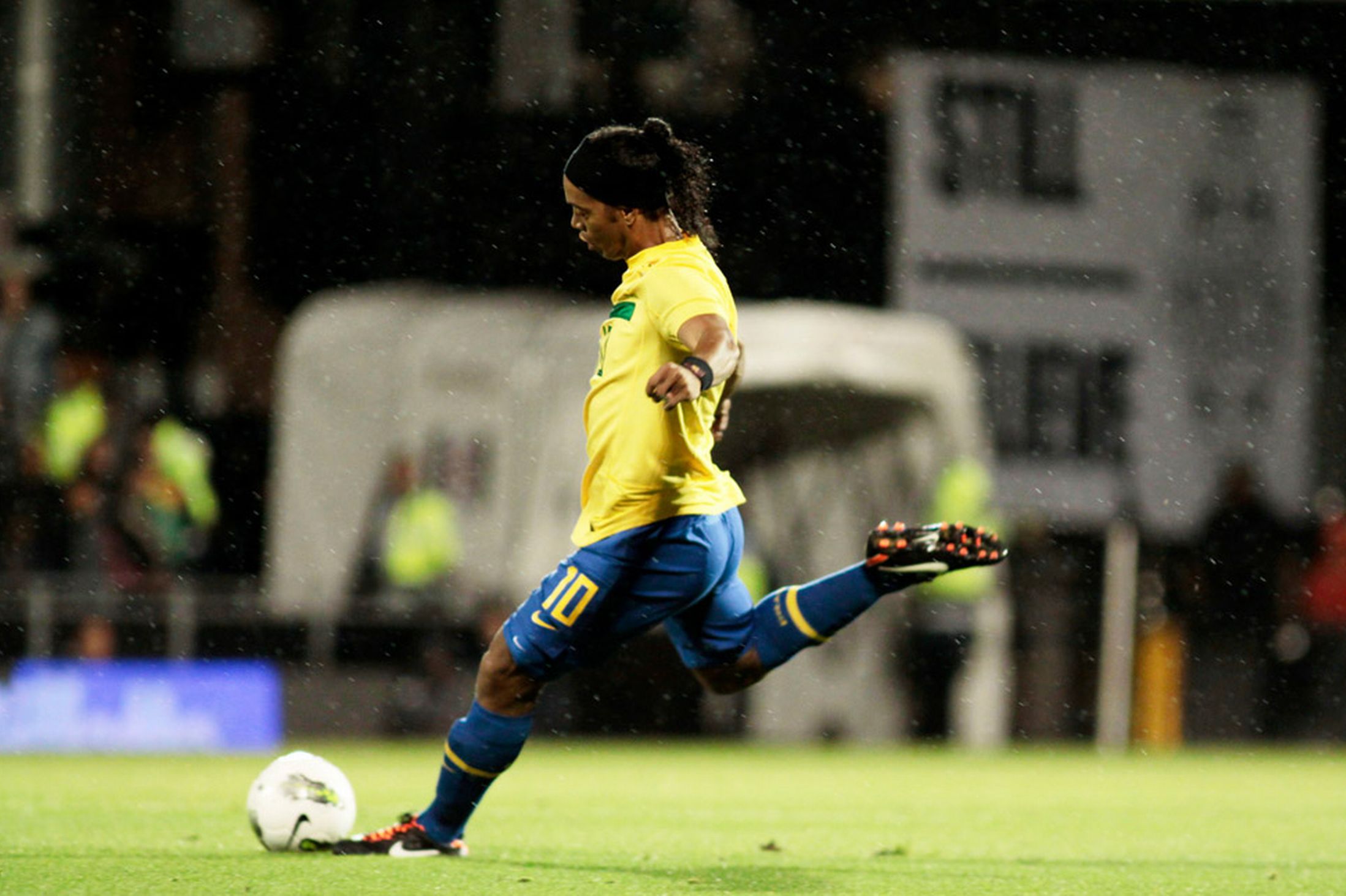 brazil ronaldinho wallpaper 0013