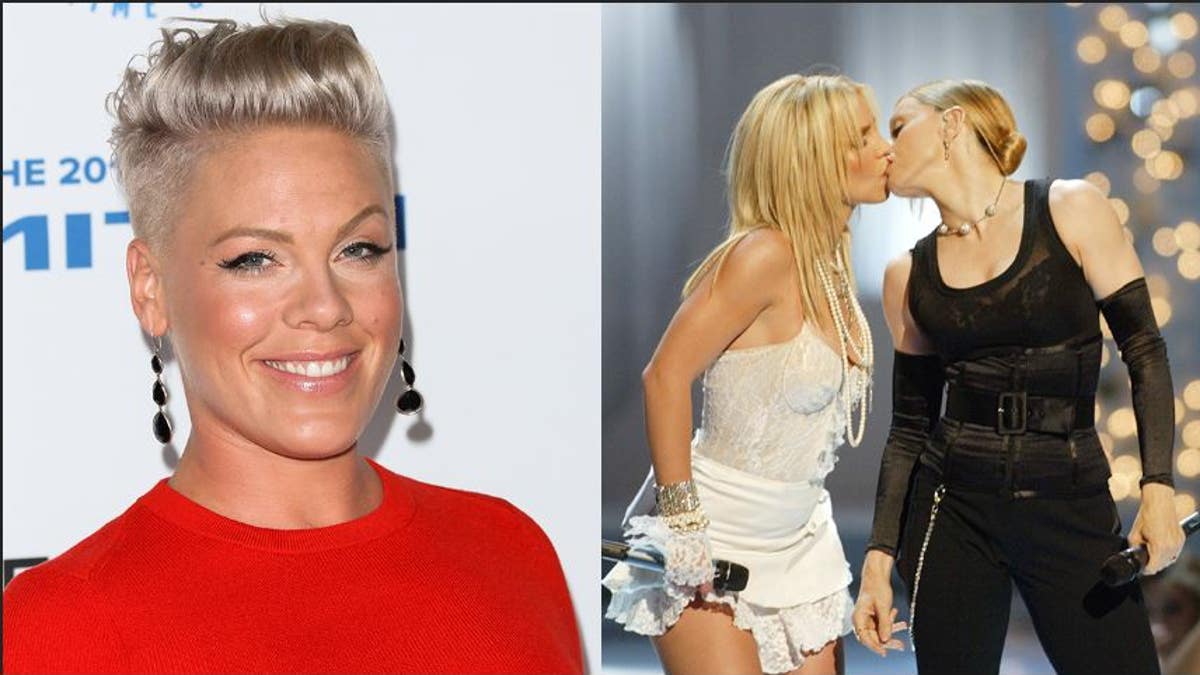 britney and madonna kiss 0016
