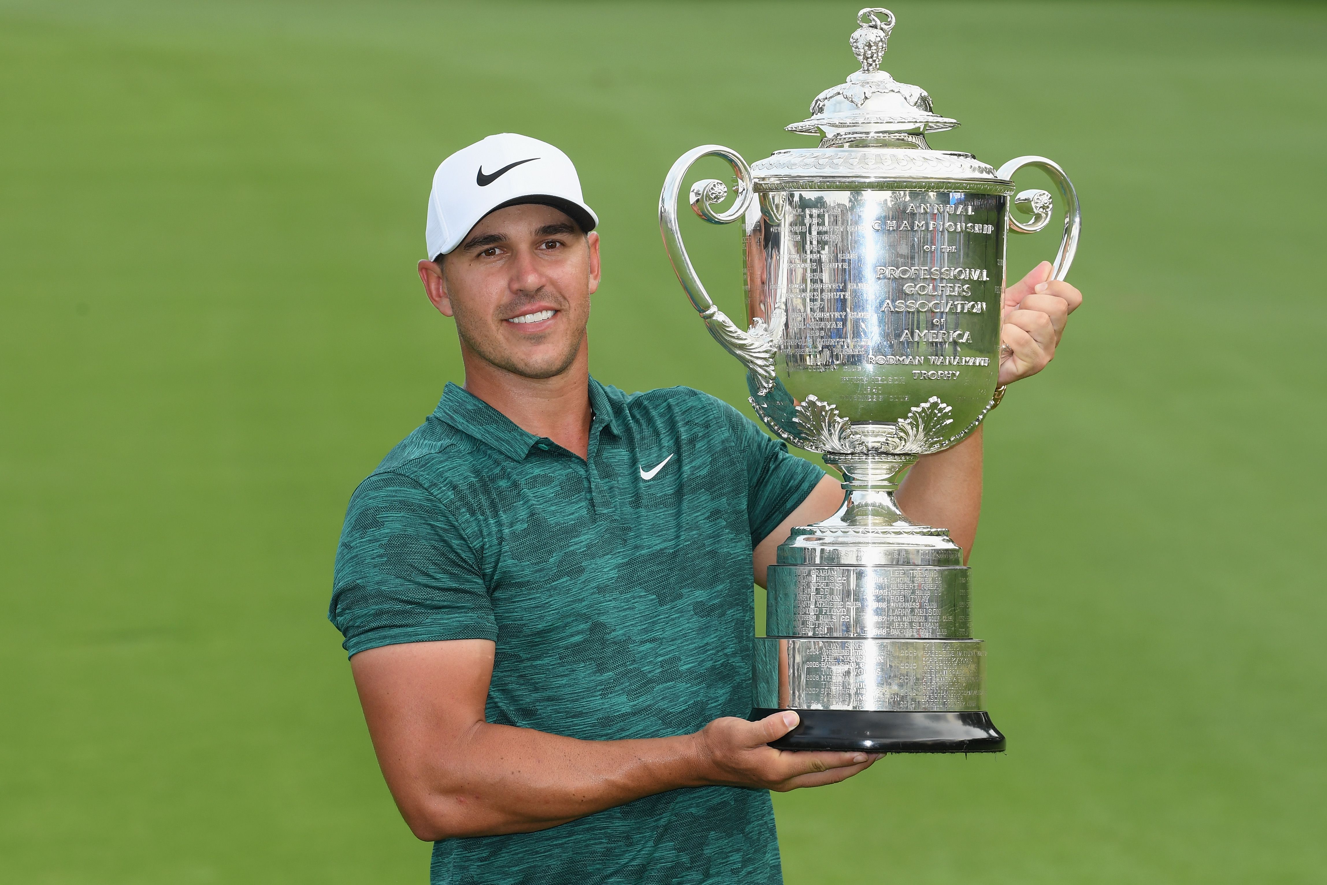 brooks koepka trophy 0009