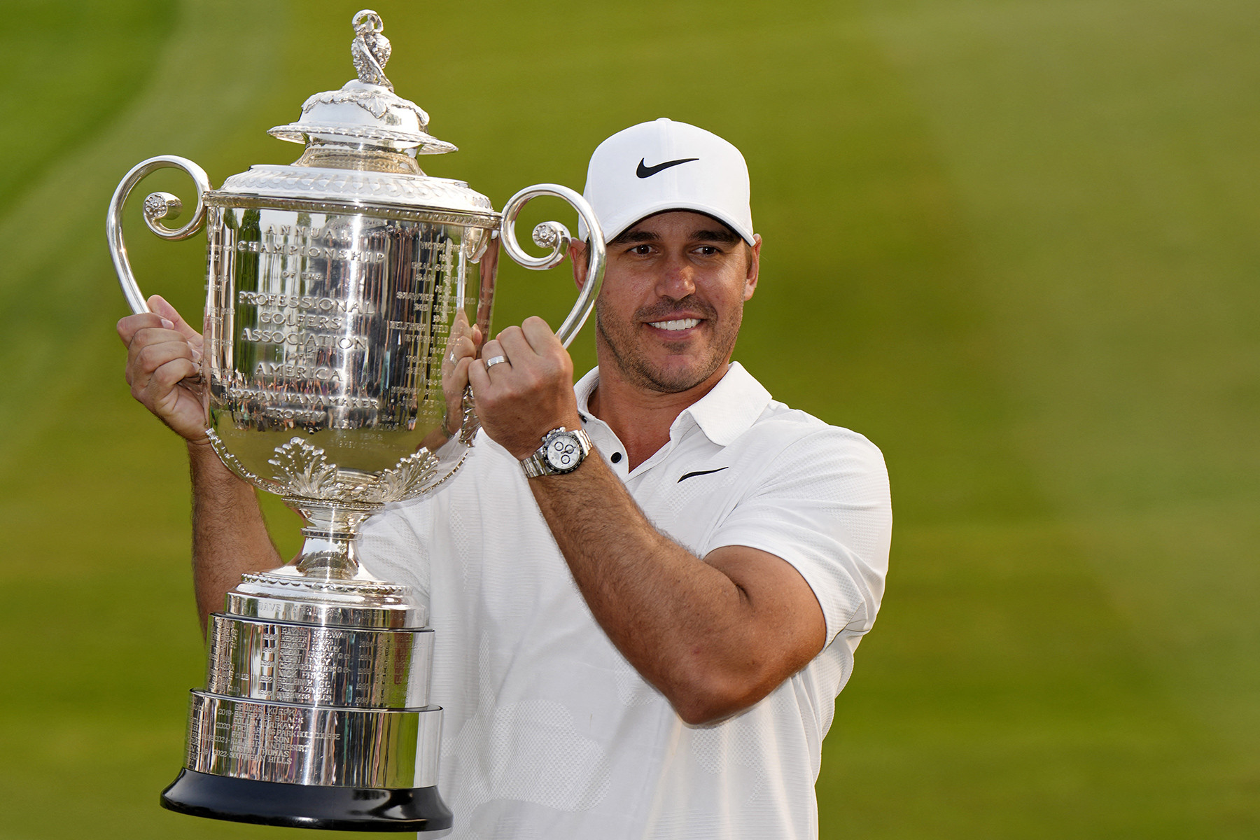 brooks koepka trophy 0010