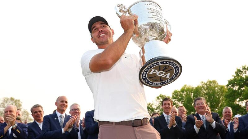 brooks koepka trophy 0011