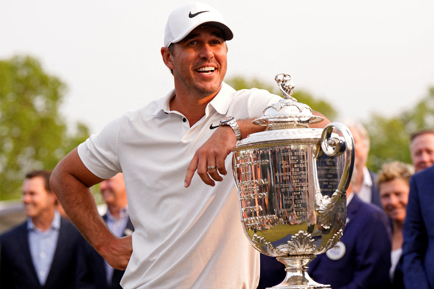 brooks koepka trophy 0012