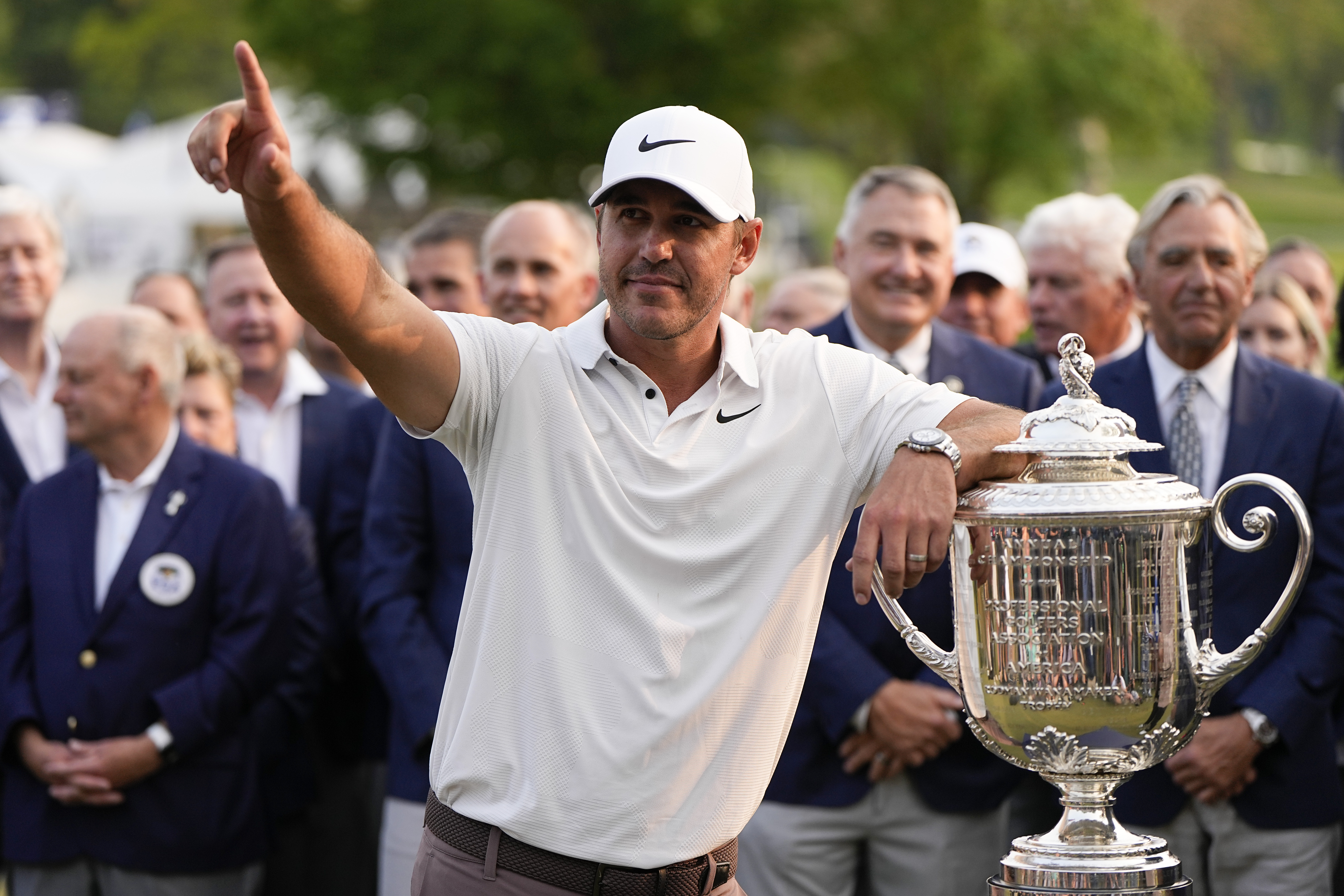 brooks koepka trophy 0014