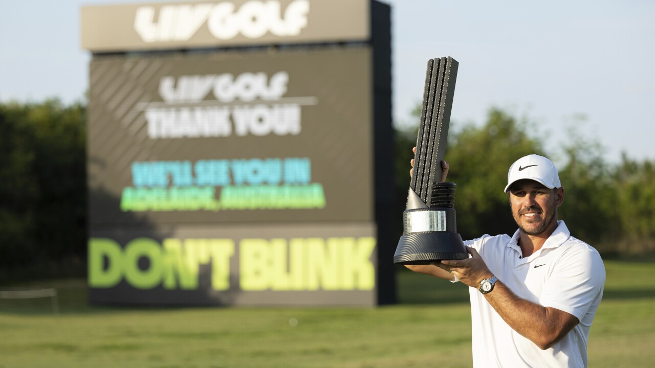 brooks koepka trophy 0027