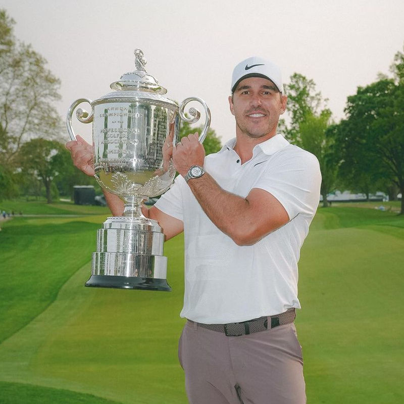 brooks koepka trophy 0035