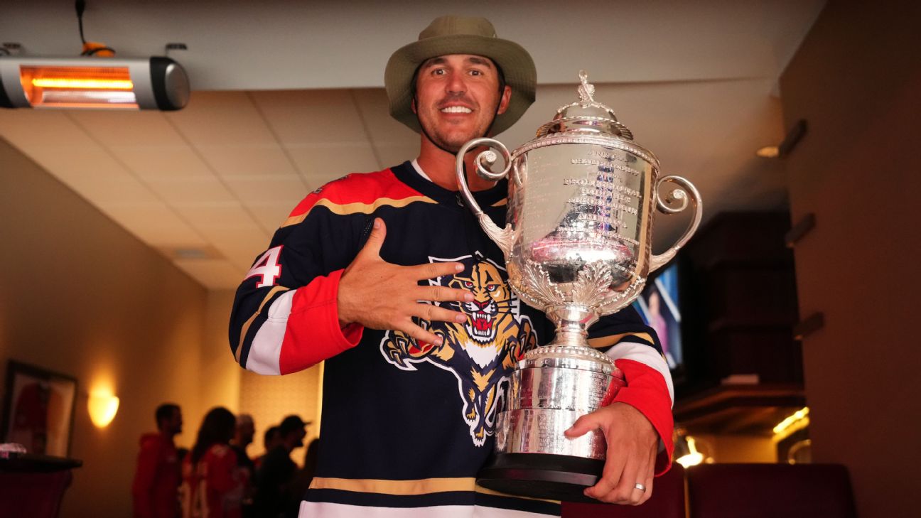 brooks koepka trophy 0044