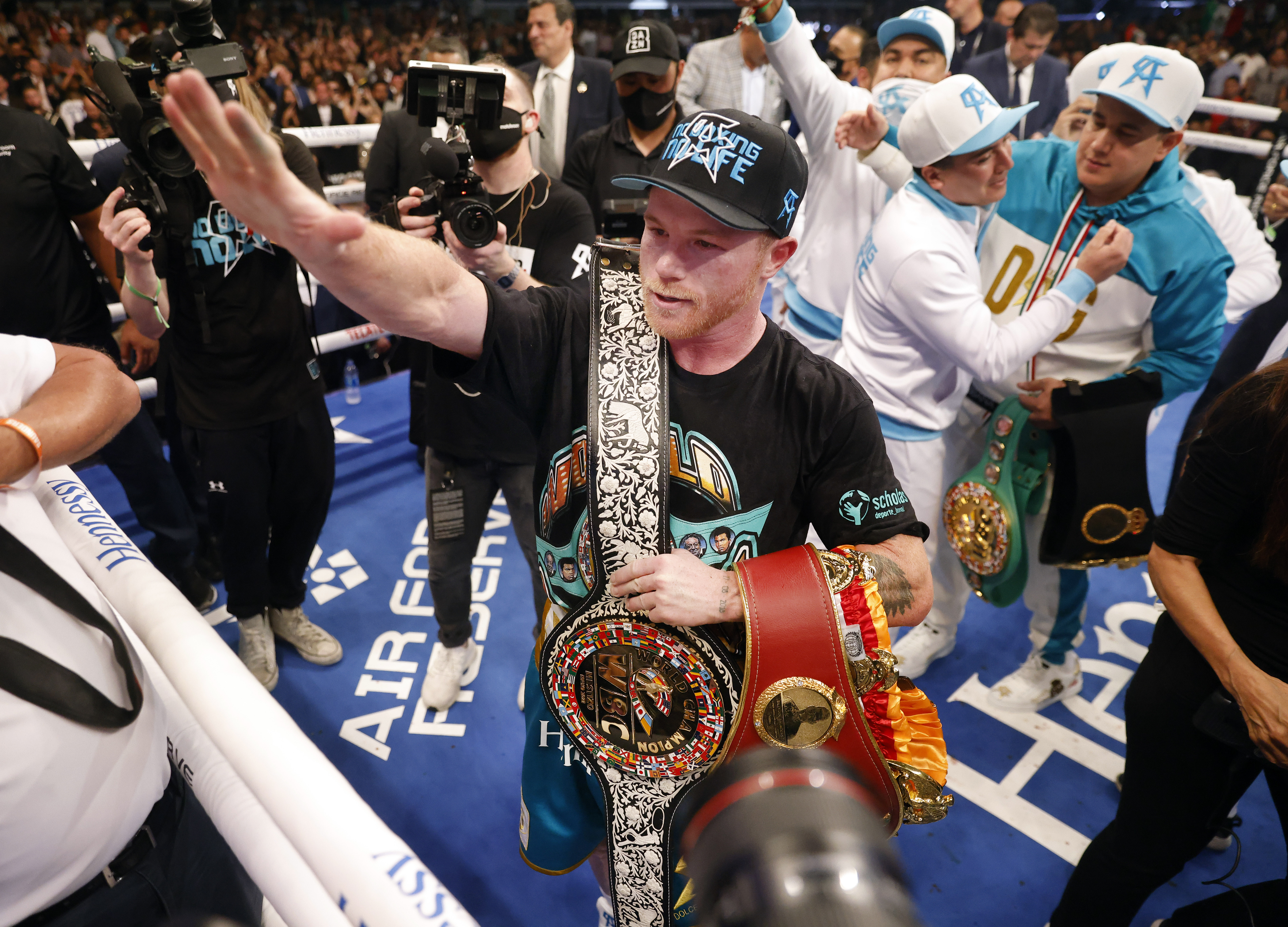 canelo with belts 0013