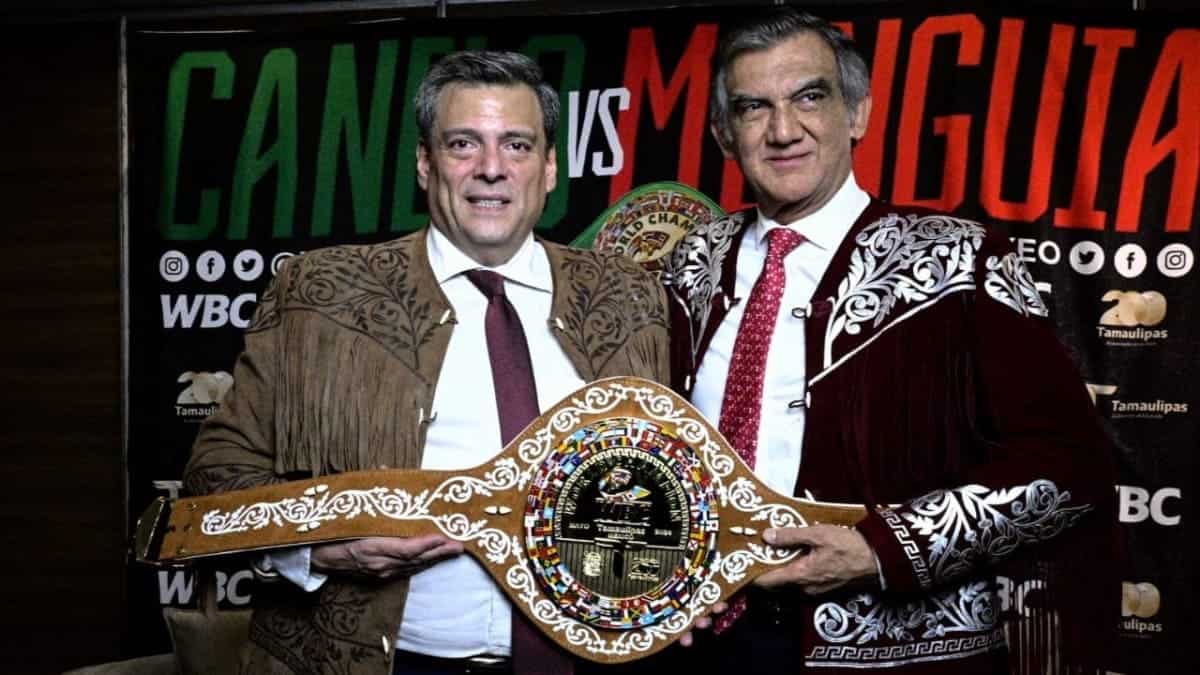 canelo with belts 0025