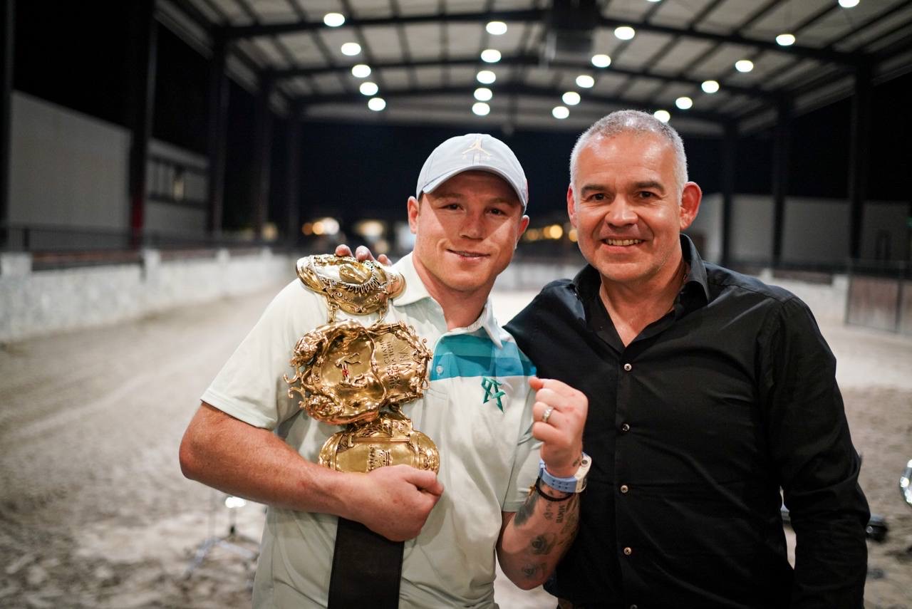 canelo with belts 0032