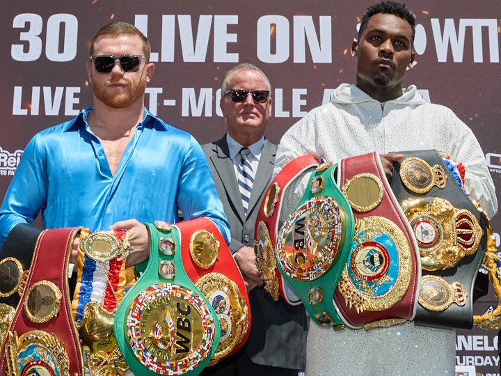 canelo with belts 0043
