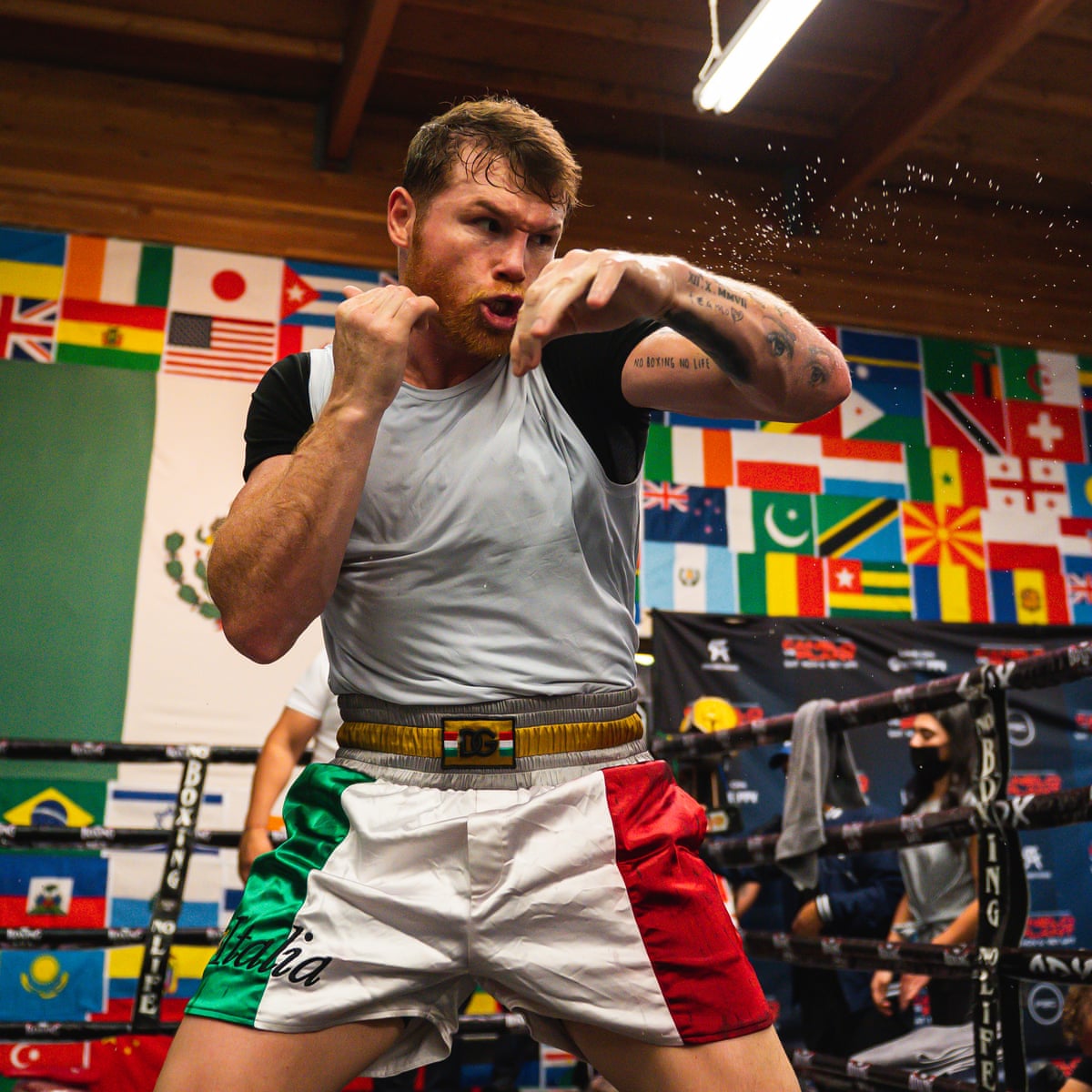 canelo with belts 0048