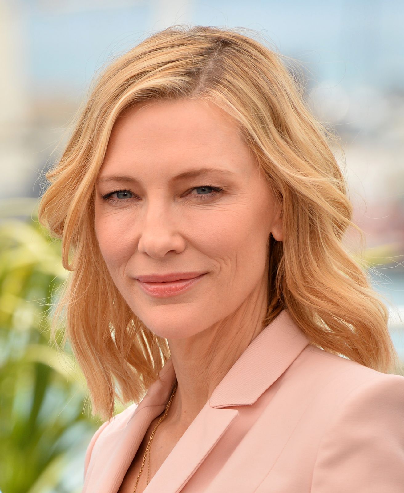 Cate Blanchett red carpet photos