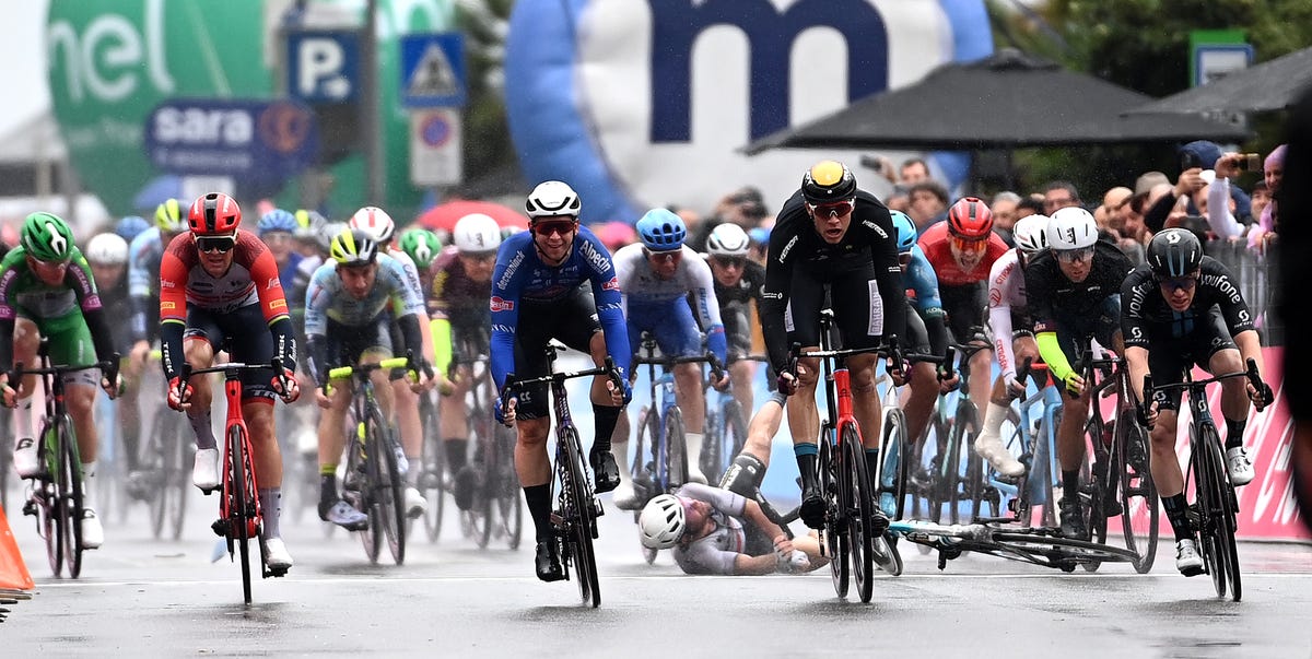 cavendish crash giro 2023 0010