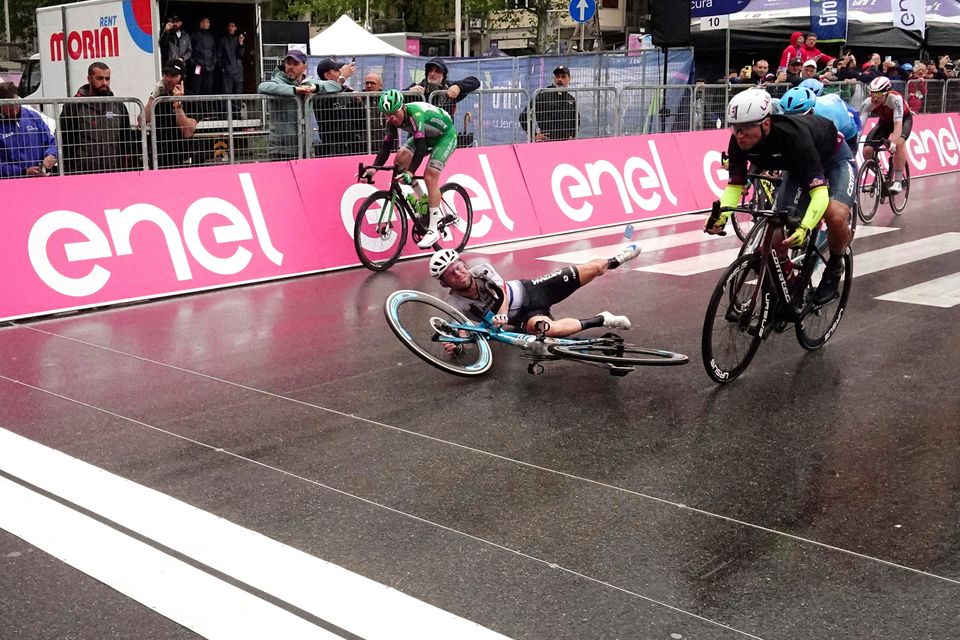 cavendish crash giro 2023 0030