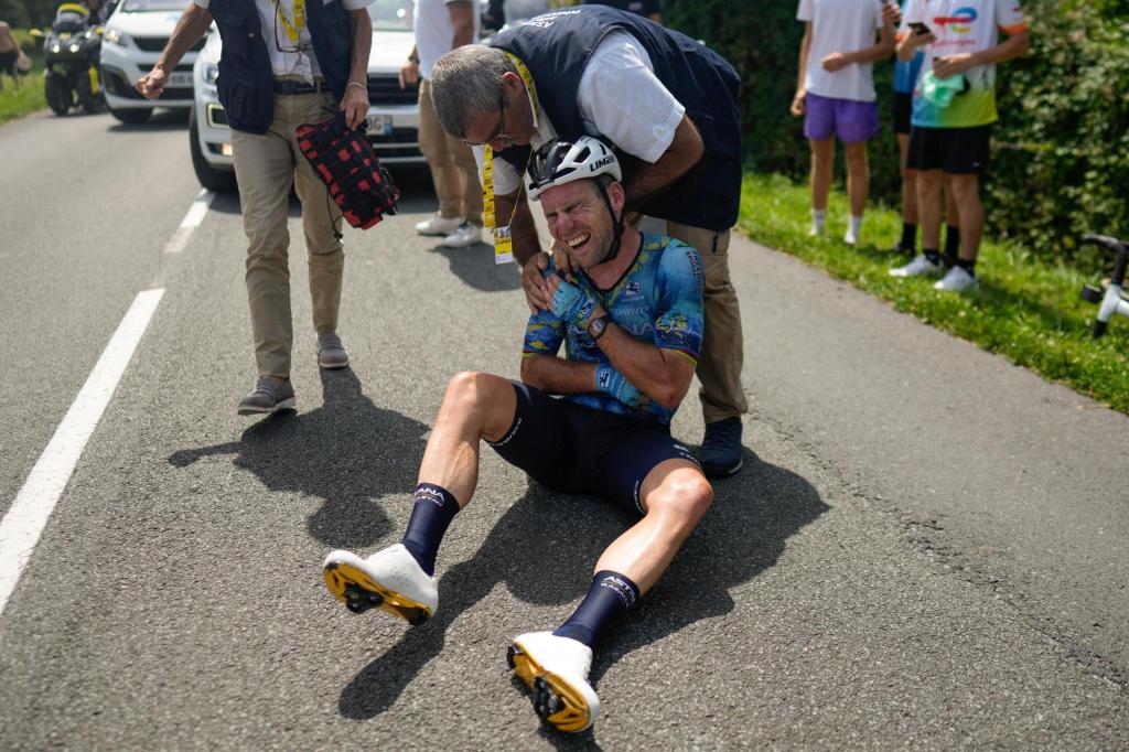 cavendish crash giro 2023 0034