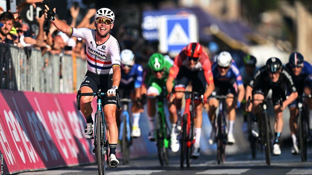 cavendish crash giro 2023 0037