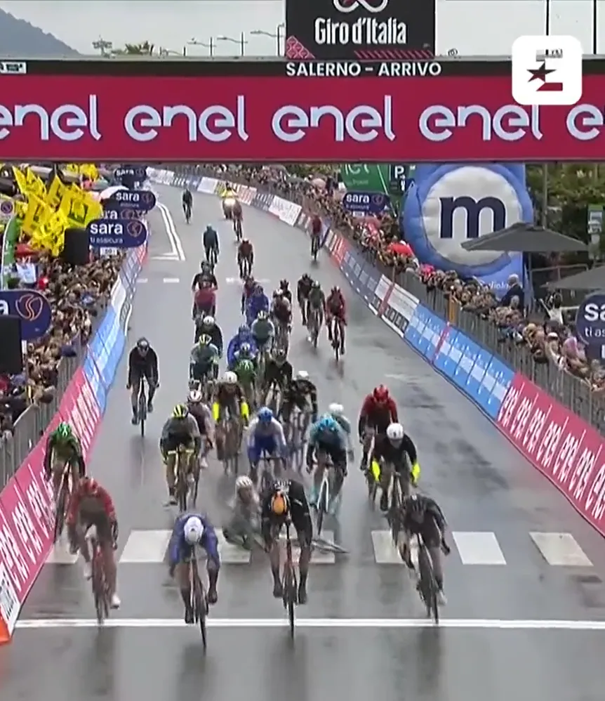 cavendish crash giro 2023 0041