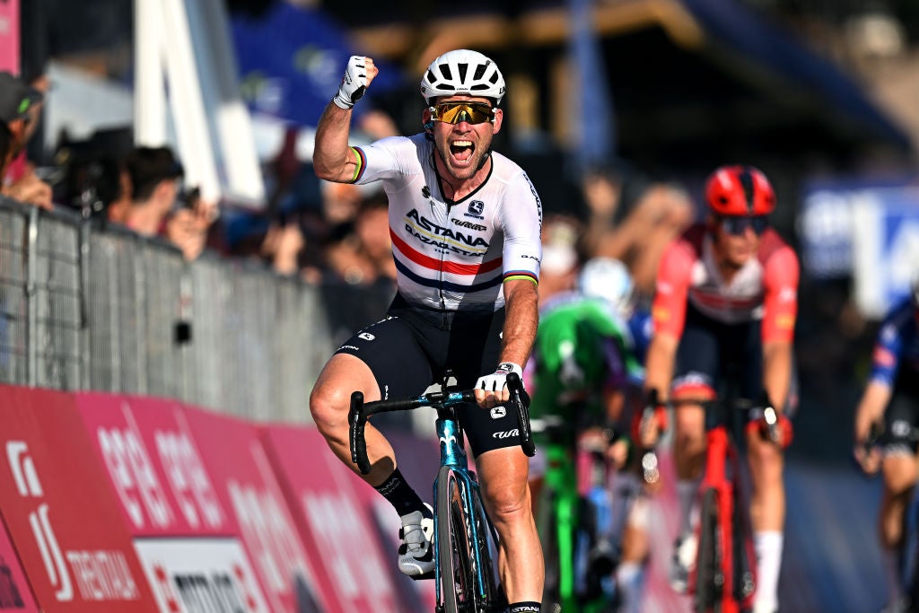 cavendish crash giro 2023 0047